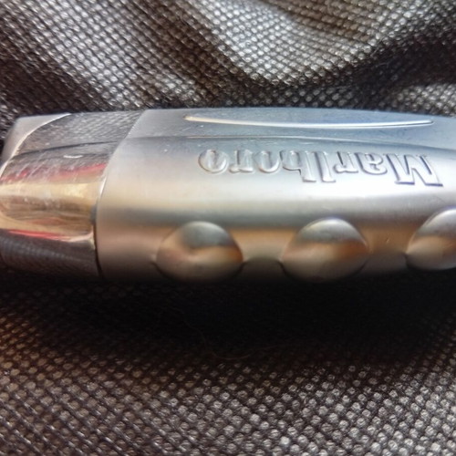 Marlboro lighter like new, collectible metal