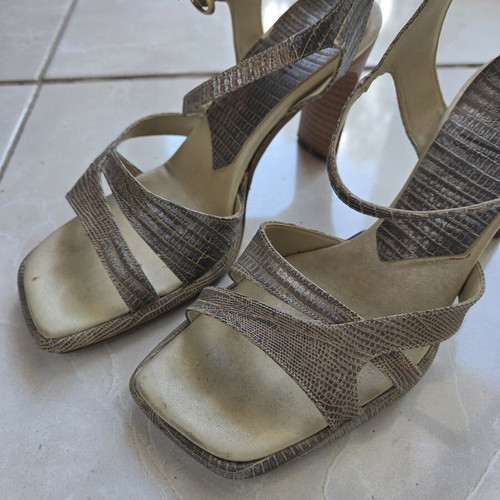 High Crocodile-Effect Sandals used with Chunky Heel