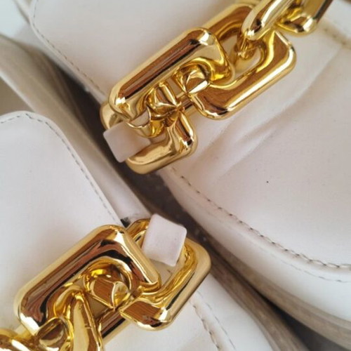 White loafers with gold chain, like new, size 40.5-41