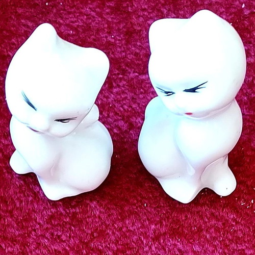 Porcelain cat figurines vintage set, like new