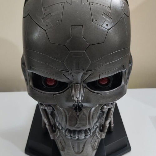 Terminator Salvation Blu-ray box set with T-600 Endoskeleton Skull Bust like new