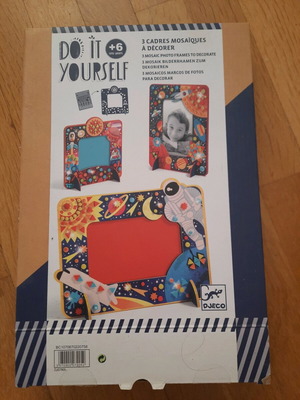 Djeco craft kit with 2 photo frames like new