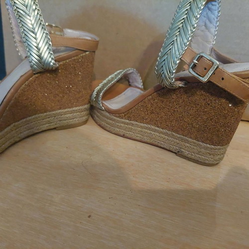 Vince Camuto platforms size 38