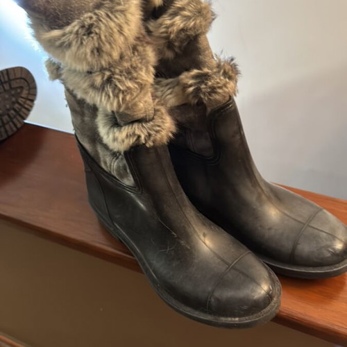 A To Z Greek black boots like new, size 40