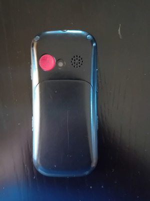 TurboX Yaya mobile phone used with SOS button