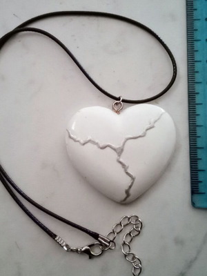 Handmade heart necklace new, white and silver