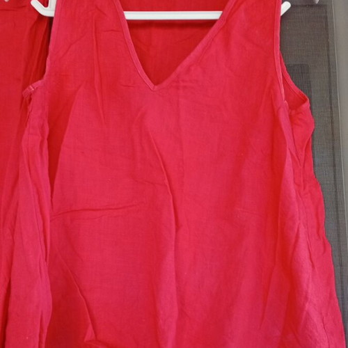 Emery Rose skirt and blouse set like new, size large, red