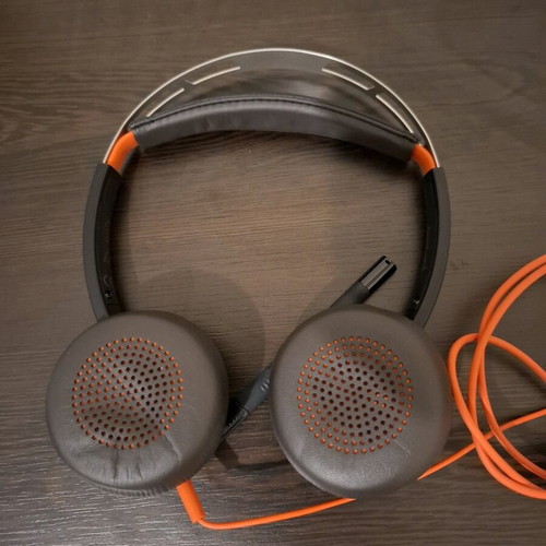 Poly Blackwire 5200 headphones like new with microphone and 3.5mm Jack/USB-C