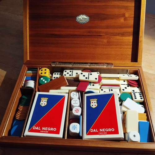 Dal Negro wooden case like new with chips and playing cards