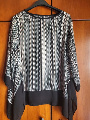 Airy blouse with 3/4 sleeves