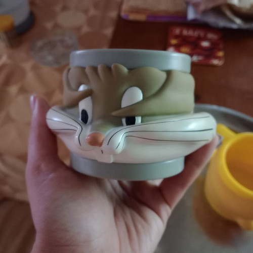 Looney Toons collectible mugs like new, set of two