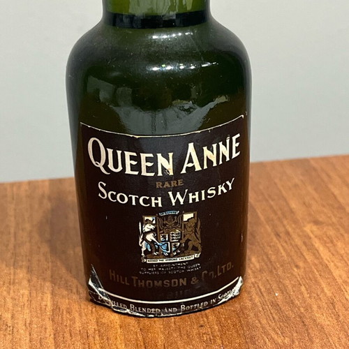 Queen Anne vintage whisky miniature new, sealed
