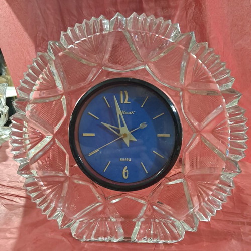 Crystal table clock