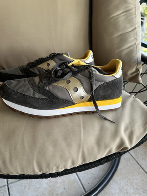 Saucony men's sneakers new, size 44, gray and yellow