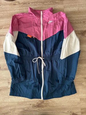 Nike jacket colorful like new