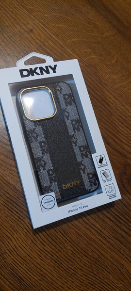 DKNY νέα θήκη magsafe για iPhone 15 Pro