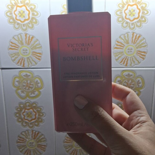 Victoria's Secret Bombshell Fine Fragrance Lotion used 250ml