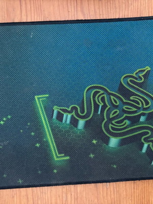 Mousepad RAZER official like new, small size 25x32cm
