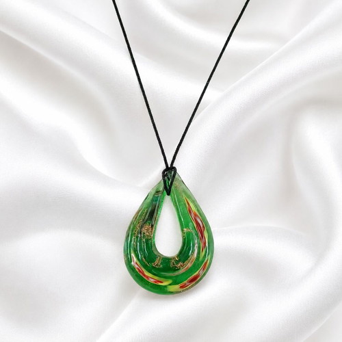 Handmade Murano glass necklace with leather strap, new, green