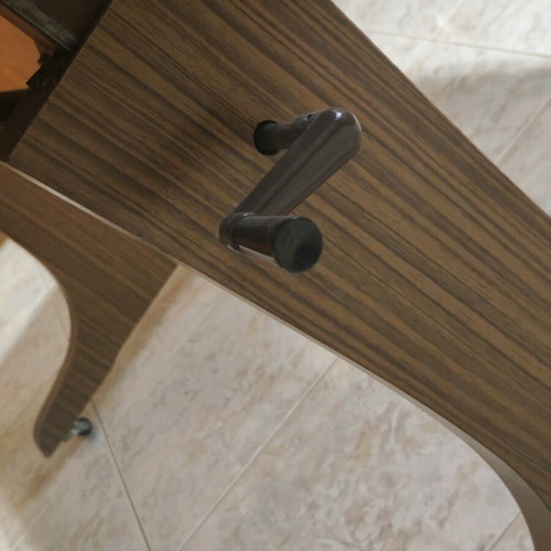 Coffee table like new with folding edges, wheels and lifting mechanism