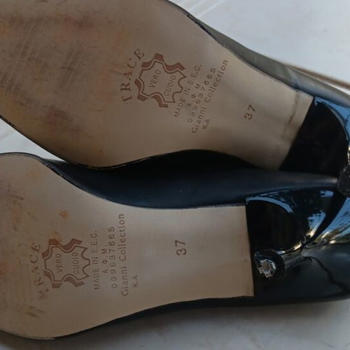 Black leather pumps size 37 heel 8 cm like new