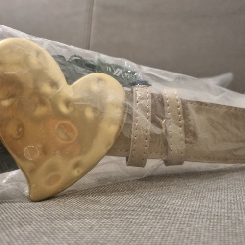 Verde belt new with gold heart buckle, ivory, size 110cm