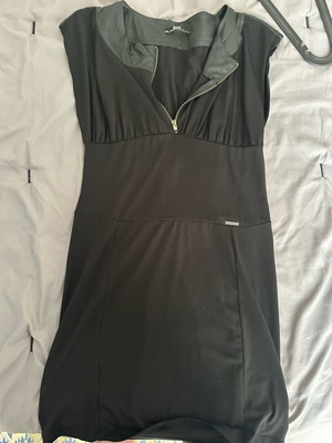 Gaudi black dress like new, size 42, shoulder details