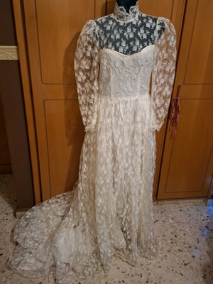 Handmade vintage wedding dress with integrated long train, size Medium, white
