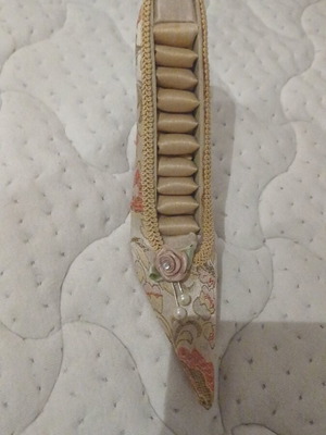 Jewelry box for rings used, beige