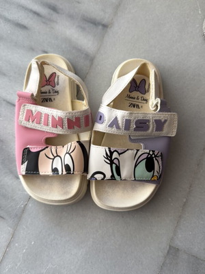 Zara Minnie and Daisy Kids Sandals size 24 like new, white