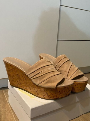 Ioannis beige platform slippers size 39 like new