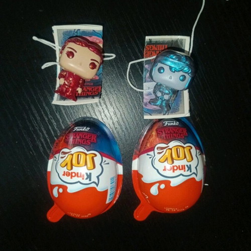 Stranger Things Max & Dustin Upsidedown Kinder Joy new
