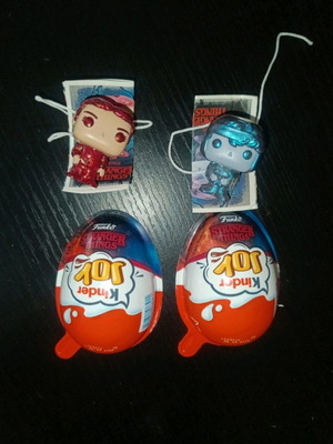 Stranger Things Max & Dustin Upsidedown Kinder Joy new