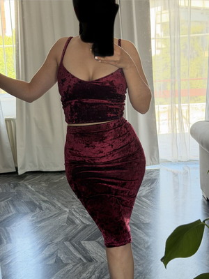 Βελούδινο σετ μπορντό crop top και midi φούστα μέγεθος S καινούργιο