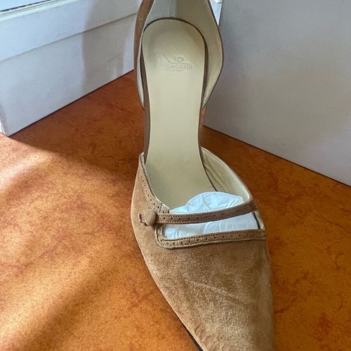 Branded women's pumps new