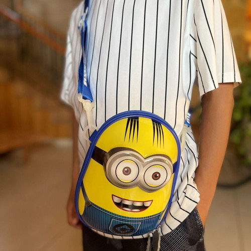 Kids Minions Hard Shell Crossbody Bag with Adjustable Strap like new
