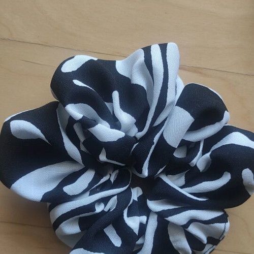 Scrunchies XL handmade, black and white