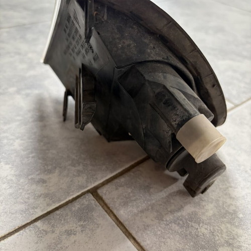 Toyota Avensis 2001 right turn signal used, genuine