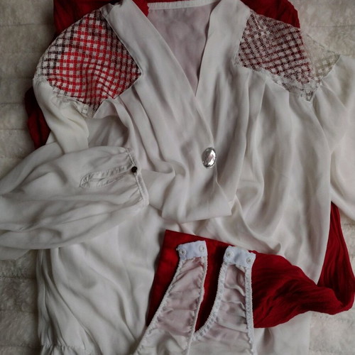 White bodysuit size M like new with silk and lace