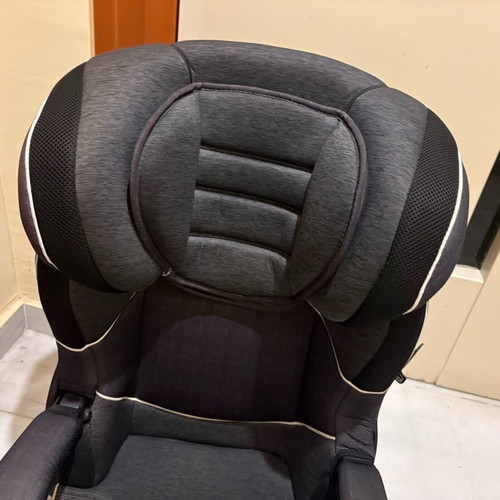 Car seat used with minor wear on handle