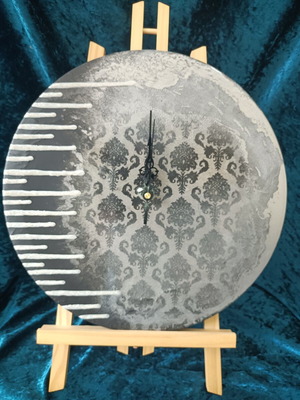 Handmade wall clock with liquid glass, new, 30cm diameter