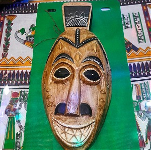 αφρικανική ξύλινη μάσκα