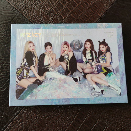 Itzy 'Iz's Icy' album new with CD, Lia photocard and stickers