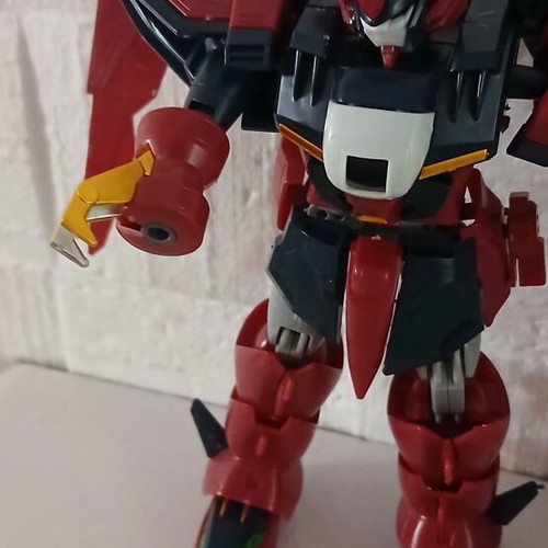 Bandai Gundam Epyon 1995 figure used, missing one hand