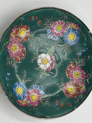 Vintage Chinese shallow bowl/pin dish with flowers used 9cm
