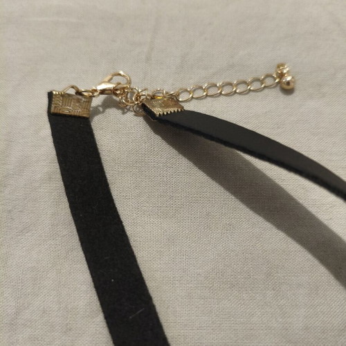 Choker necklace with gold heart pendant new, black synthetic leather