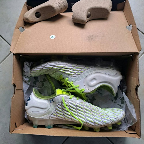 Mag Elite 3.0 FG football shoes Under Armour like new, size 43, white and green