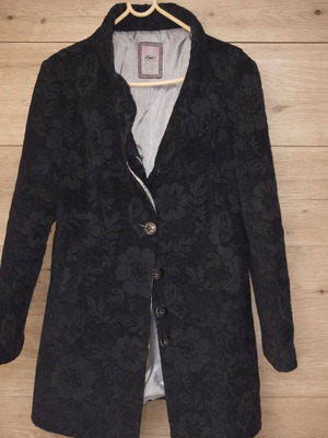 Iso black coat like new with special details size M