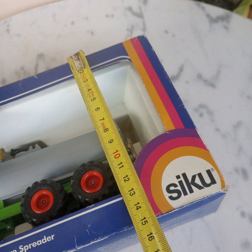 Siku 1:32 Fertilizer Spreading Trailer 2252 new