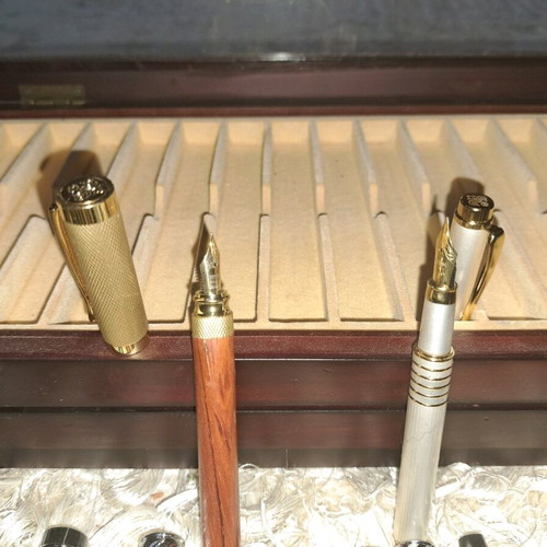 De Agostini collectible pens new, set of 20 with case